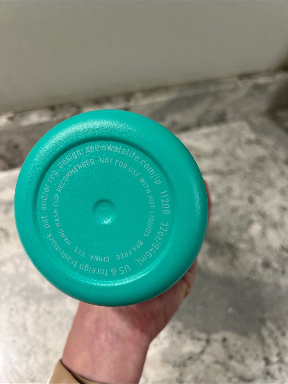 Owala 32 Oz Freesip Neon Basil - Picture 8 of 16